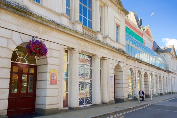 Grand Theatre mit einem Straßenszenen
