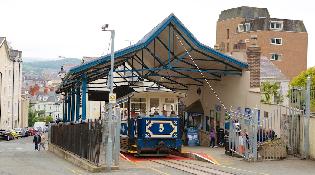 Great Orme Tramway mit einem Straßenszenen und Eisenbahnbetrieb