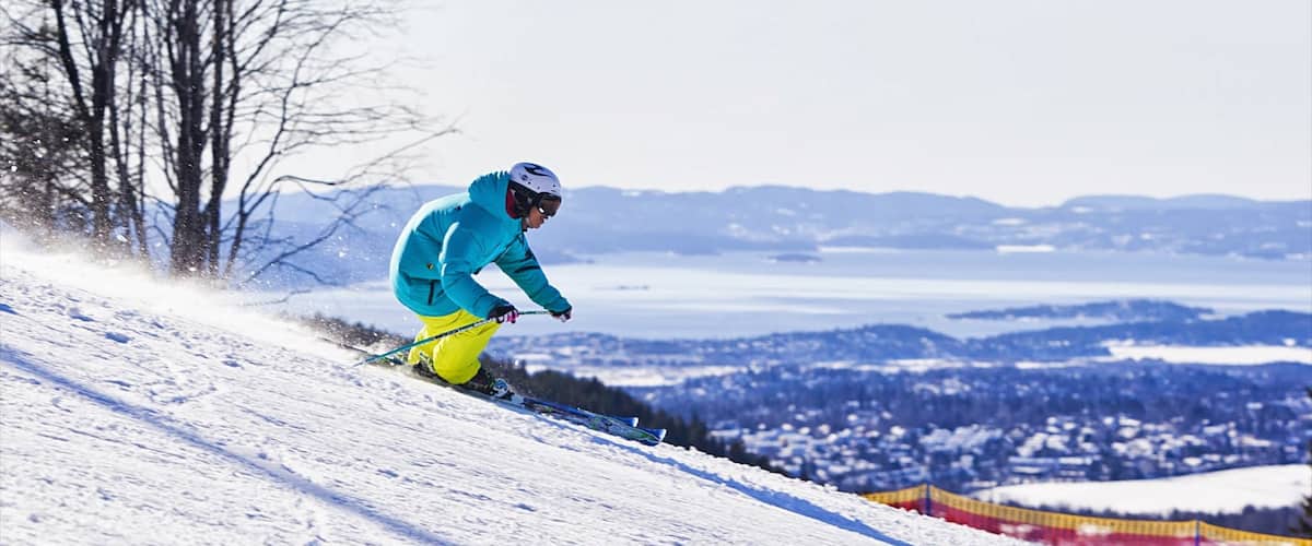 Oslo Vinterpark qui includes neige et ski aussi bien que homme