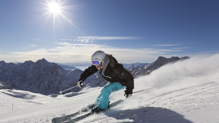 Garmisch-Partenkirchen Ski Resort showing snow skiing and snow as well as an individual female