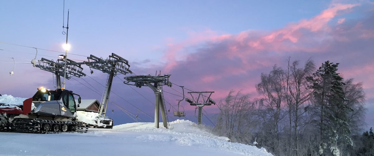 Kungsberget Ski Resort showing snow