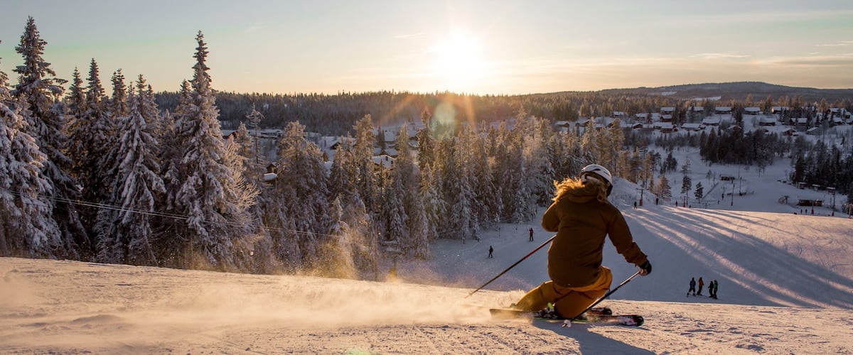 Branas Ski Resort which includes a sunset, snow skiing and snow