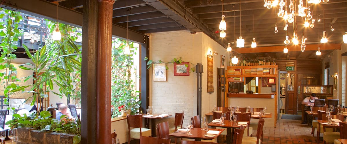 Glasgow which includes dining out and interior views