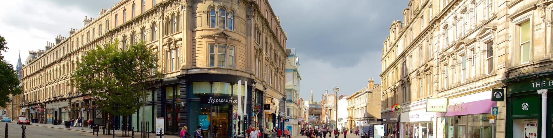 Dundee das einen Stadt und Straßenszenen sowie große Menschengruppe