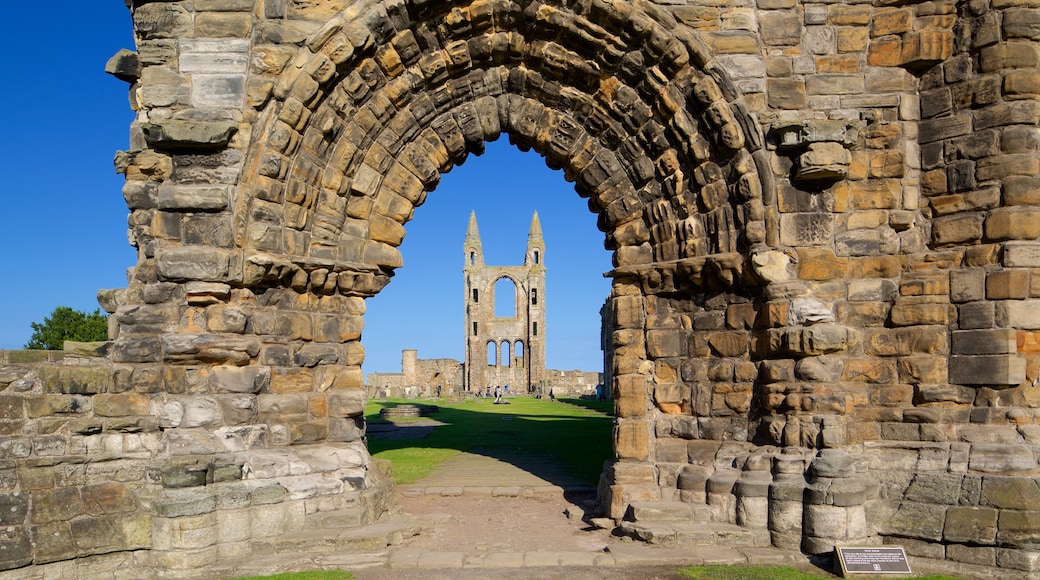Catredral de St. Andrews ofreciendo elementos del patrimonio