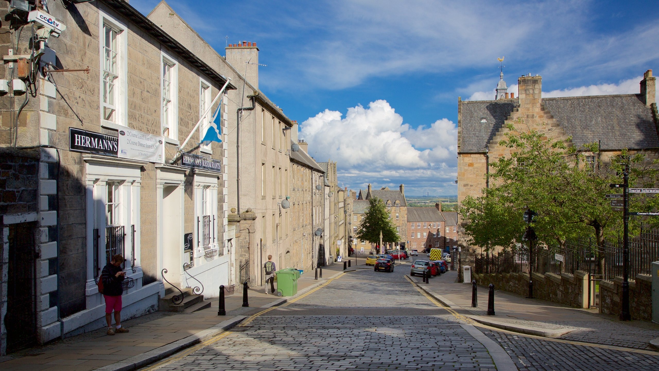 Stirling which includes street scenes