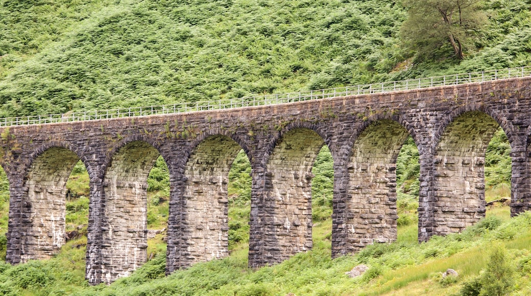 Lochearnhead montrant pont et patrimoine historique