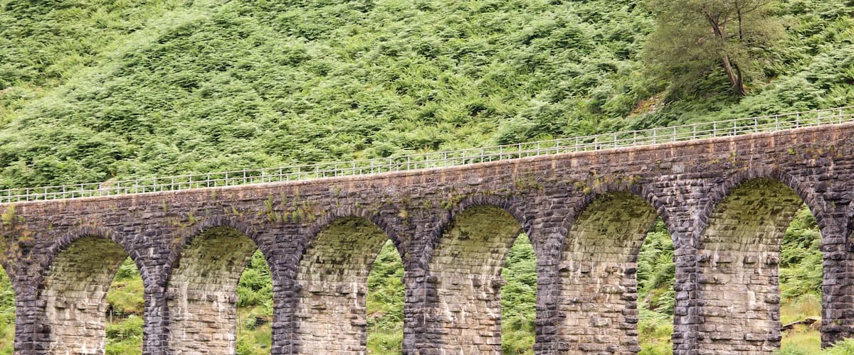 Lochearnhead showing a bridge and heritage elements
