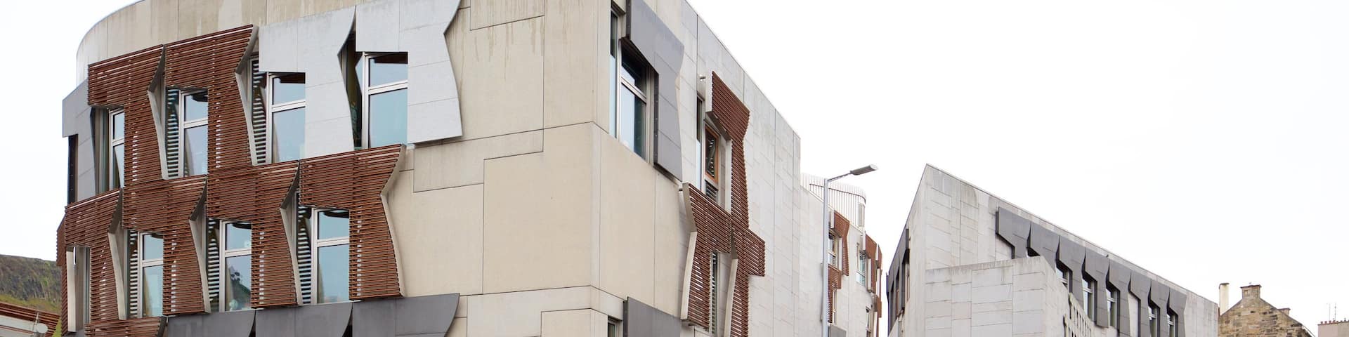 Scottish Parliament qui includes scĂšnes de rue