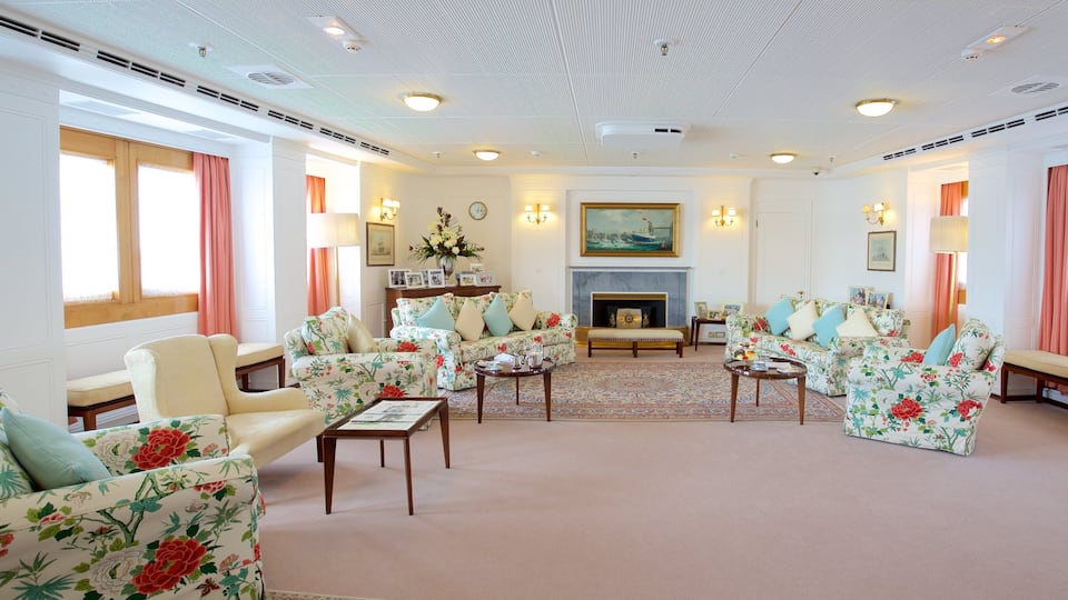 Royal Yacht Britannia mettant en vedette patrimoine historique, navigation et vues intérieures