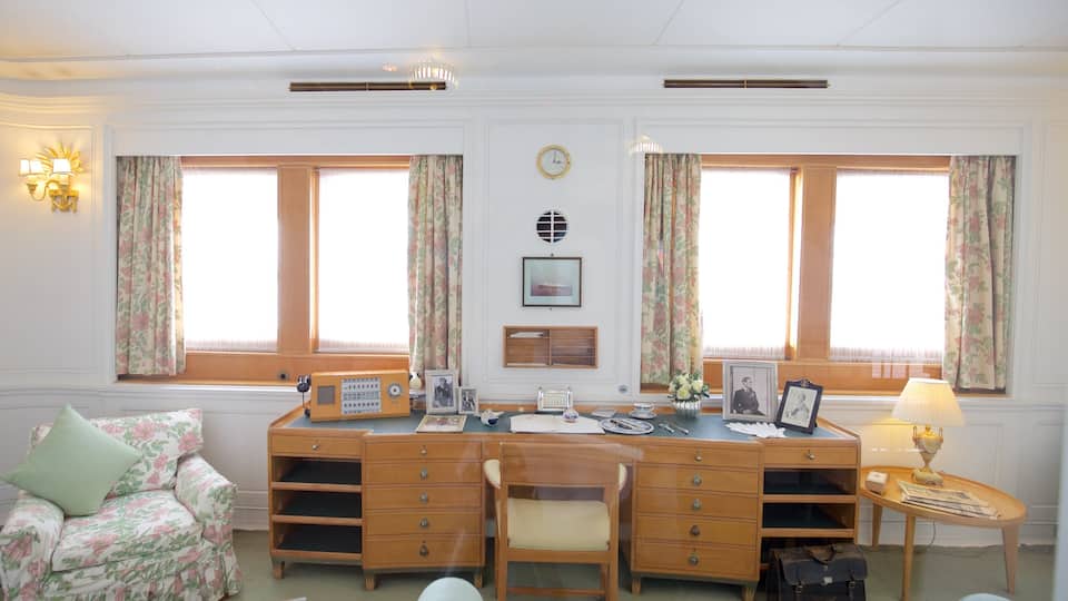 Royal Yacht Britannia qui includes vues intérieures, navigation et patrimoine historique