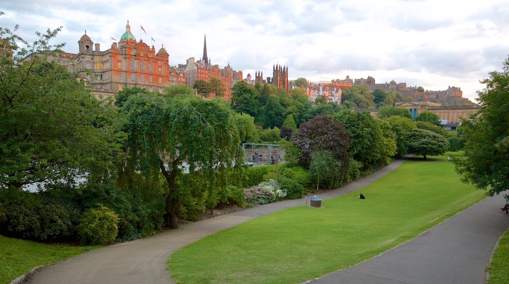 Princes Street Gardens montrant jardin