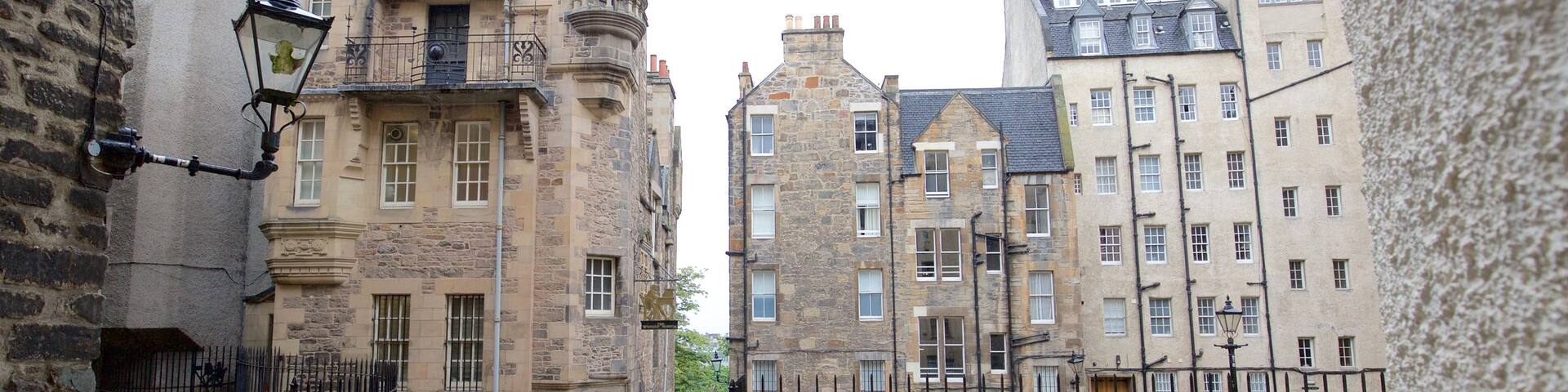 Writers\' Museum which includes street scenes and heritage elements