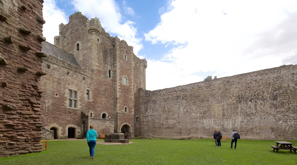 Château de Doune montrant patrimoine historique et château ou palais