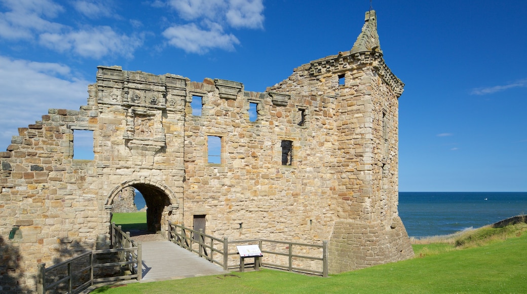 Castillo de St. Andrews que incluye elementos del patrimonio y patrimonio de arquitectura