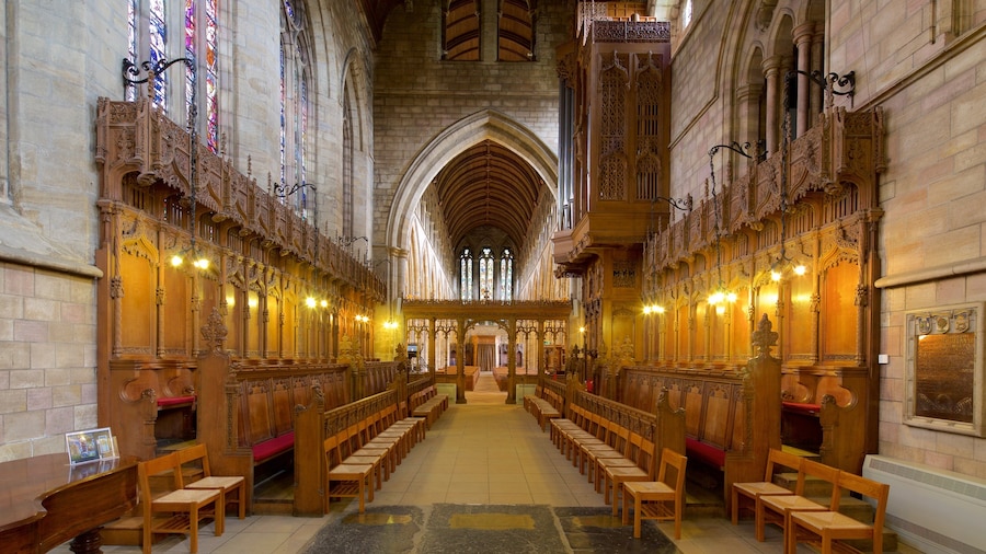 Dunblane Cathedral che include vista interna, elementi religiosi e chiesa o cattedrale
