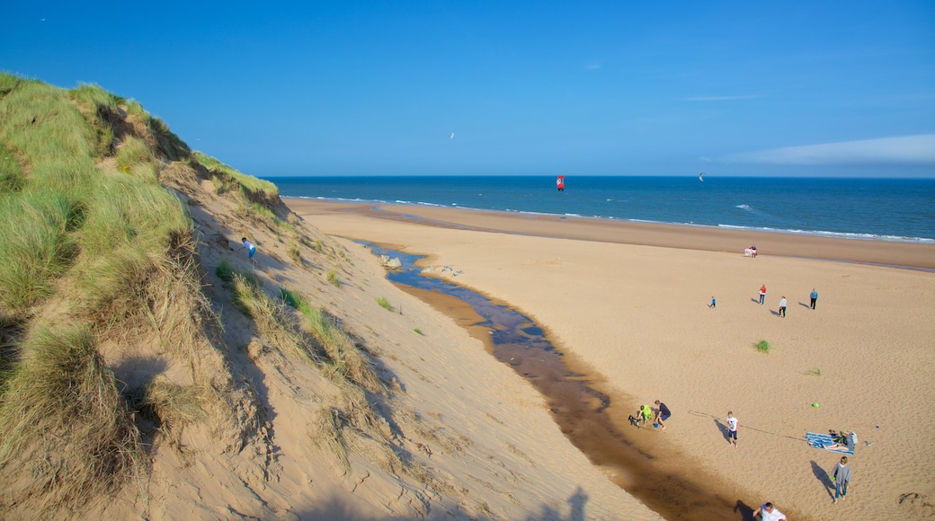 Balmedie Country Park mostrando paisagens litorâneas e uma praia de areia