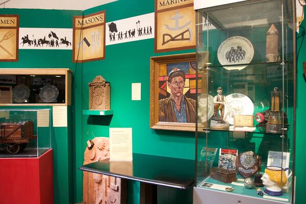 Smith Art Gallery and Museum featuring interior views