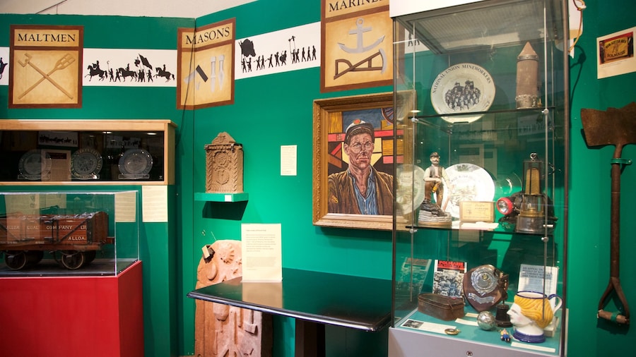 Smith Art Gallery and Museum showing interior views
