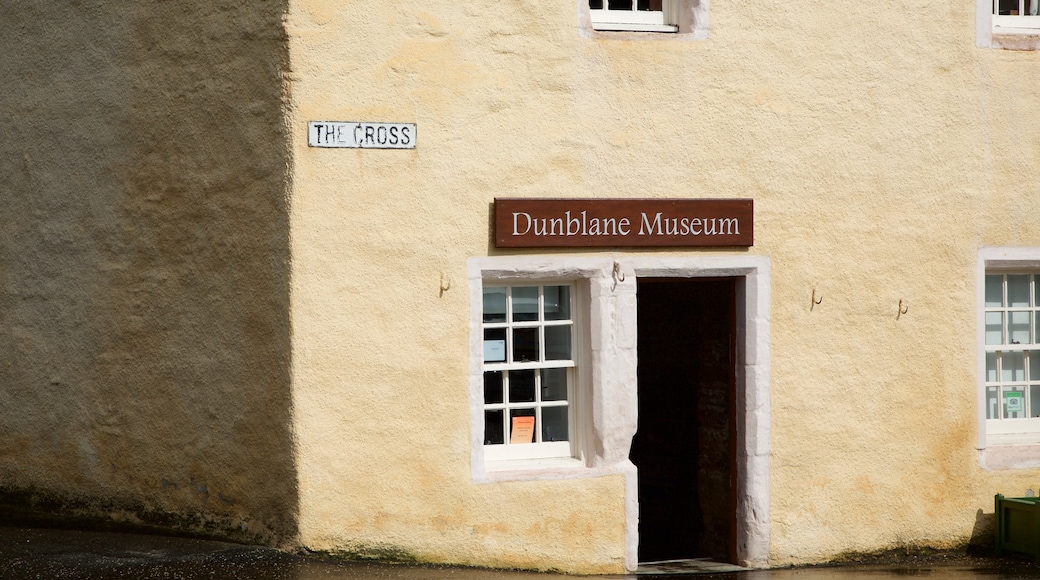 Dunblane Museum featuring street scenes and signage