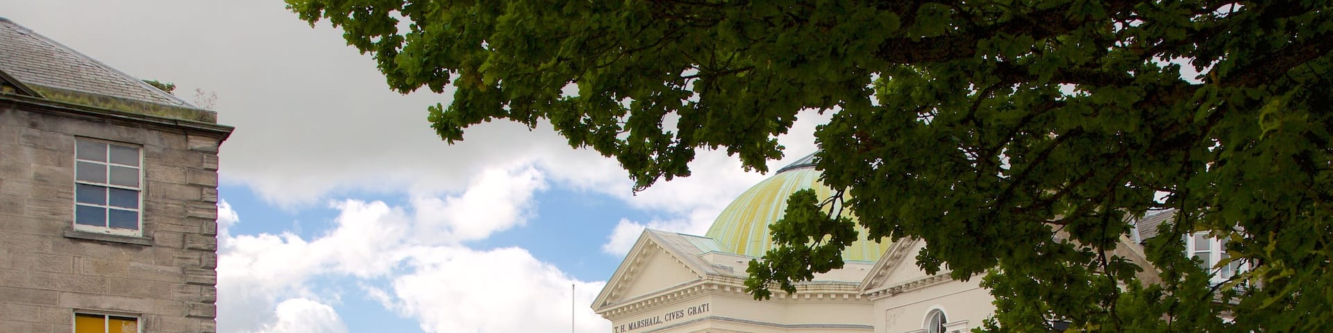 Perth Art Gallery and Museum which includes street scenes