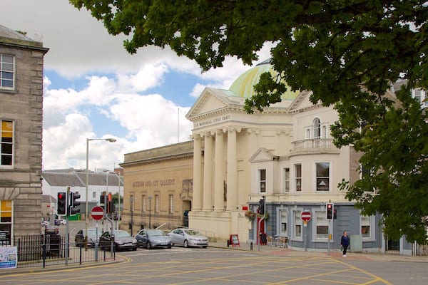 Perth Art Gallery and Museum which includes street scenes
