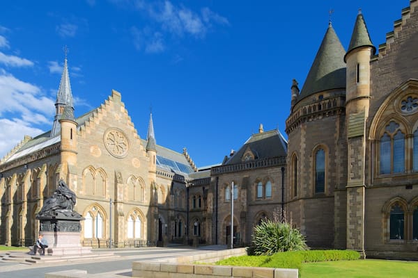 McManus Galleries and Museum which includes street scenes and heritage elements