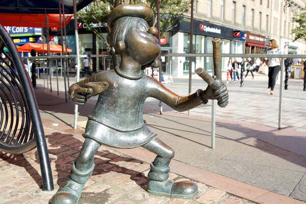 Statue de Minnie the Minx montrant art en plein air
