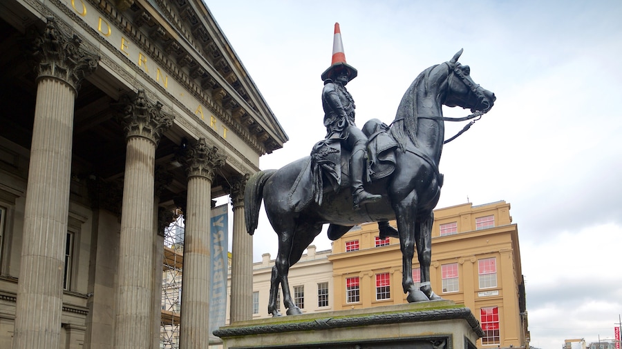 Glasgow ofreciendo una estatua o escultura
