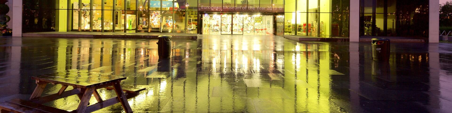 Glasgow which includes modern architecture and night scenes