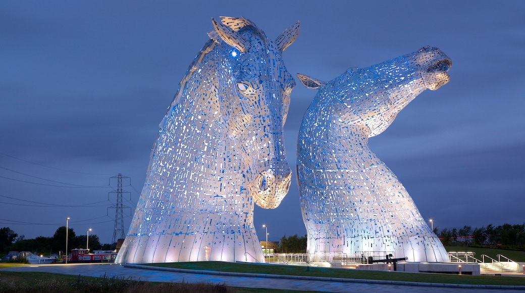 Grangemouth showing outdoor art and night scenes