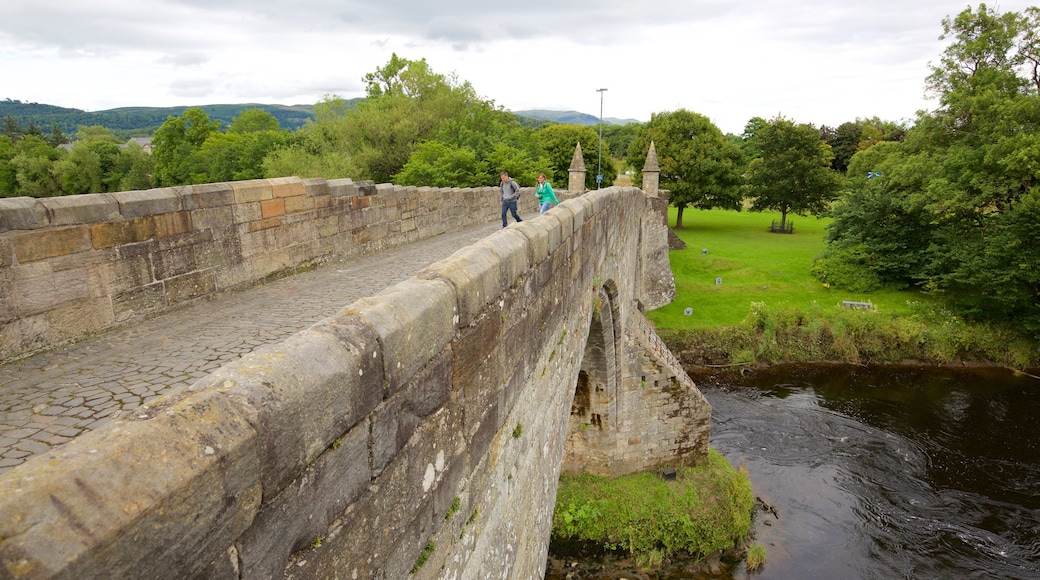 Stirling caracterizando uma ponte e elementos de patrimônio