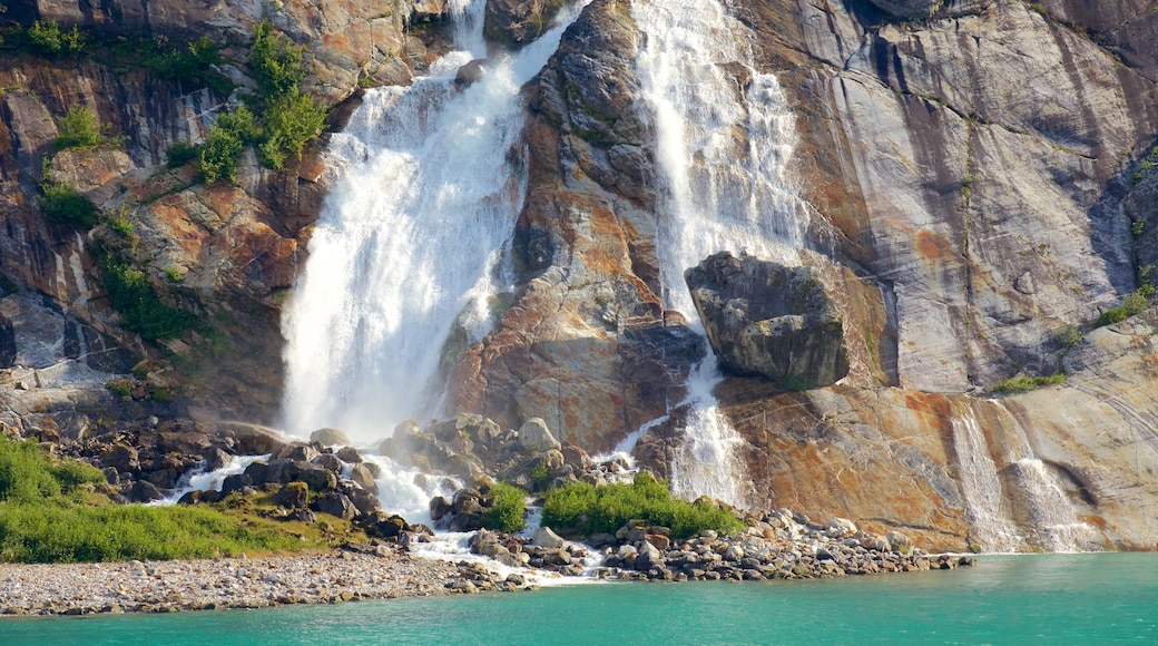 Alaska sud-orientale - Passaggio interno che include cascata