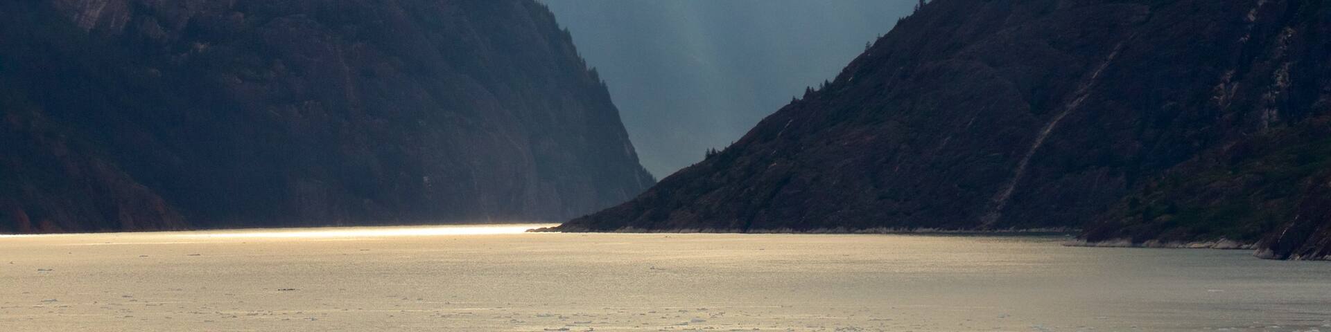 Alaska  - Inside Passage que incluye vistas generales de la costa y montañas