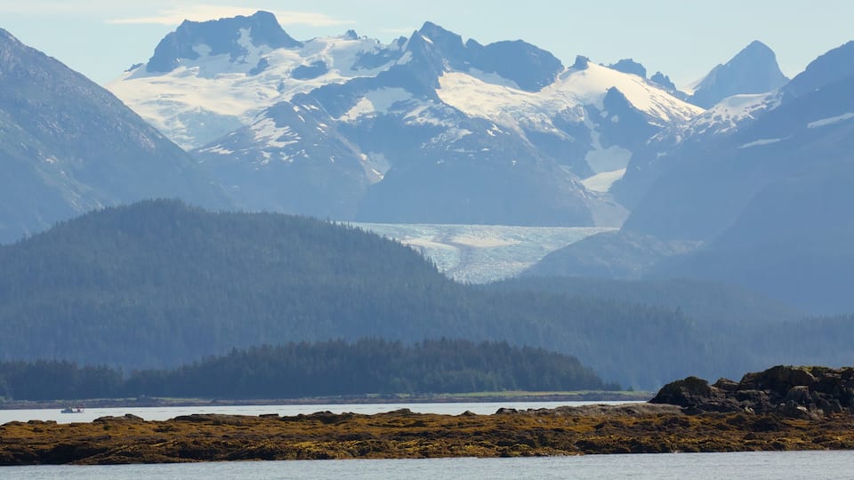Juneau qui includes vues littorales et montagnes