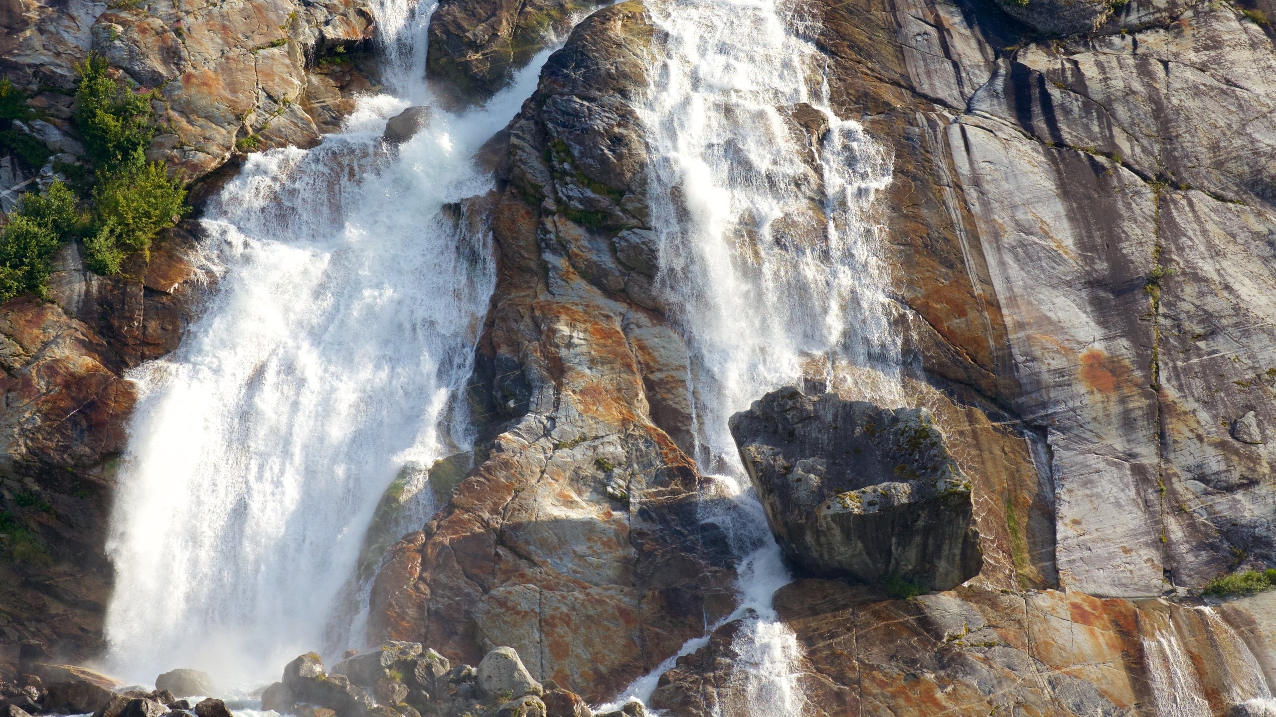Alaska showing a waterfall