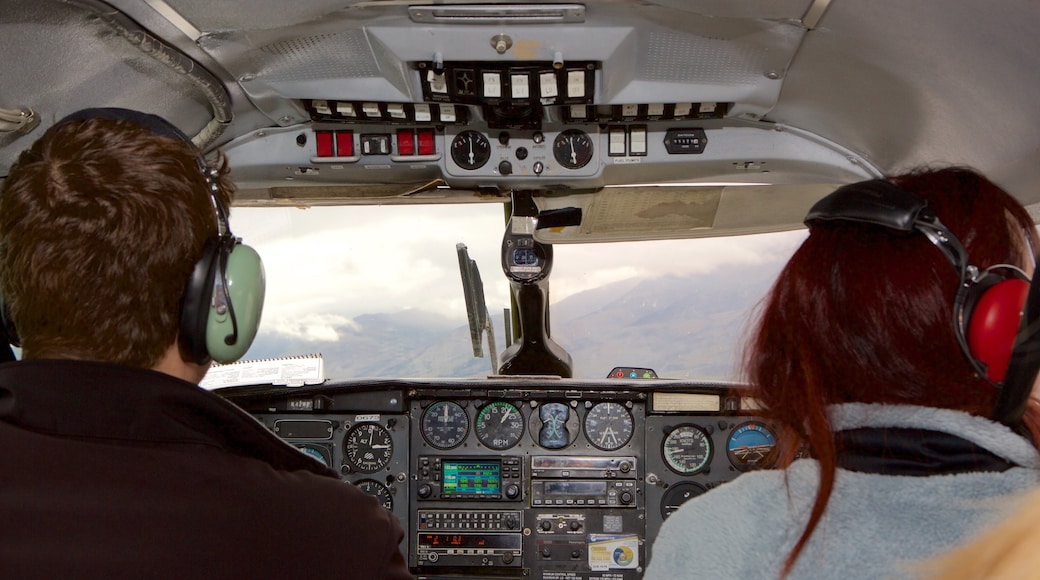 Parque Nacional Puertas del Ártico que incluye avión y un avión