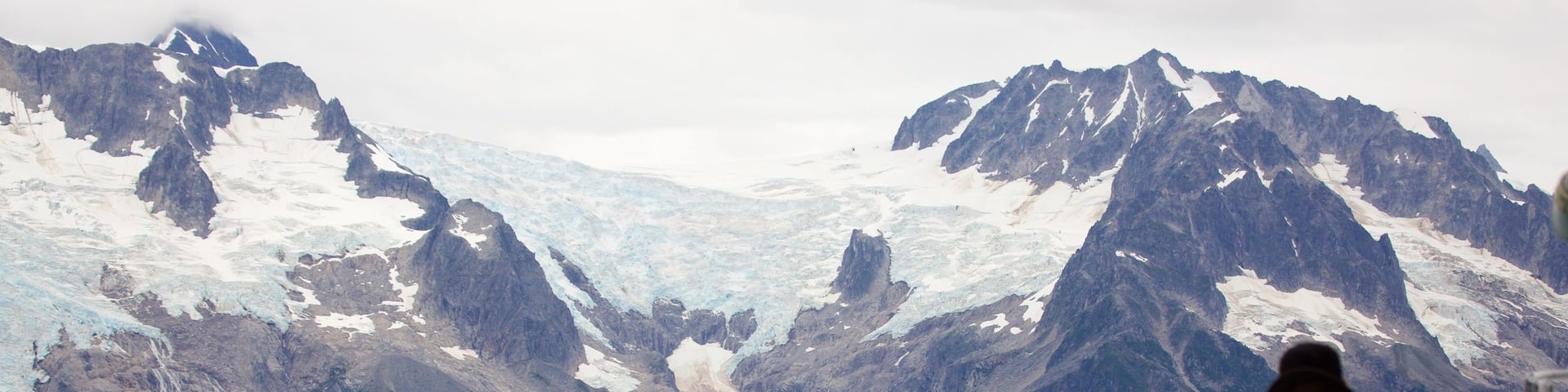 Kenai Fjords National Park mostrando vistas generales de la costa, nieve y montañas