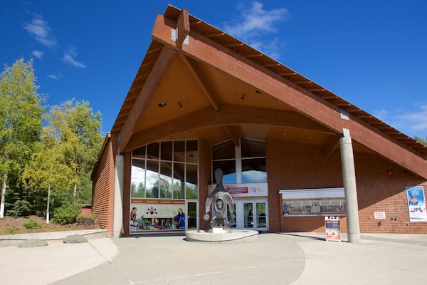 Alaska Native Heritage Center welches beinhaltet Statue oder Skulptur