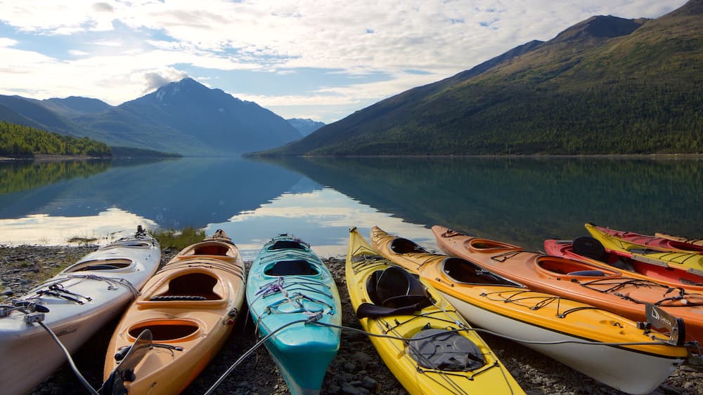 Eklutna Lake mit einem See oder Wasserstelle