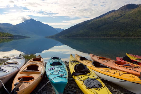 Eklutna Lake mit einem See oder Wasserstelle