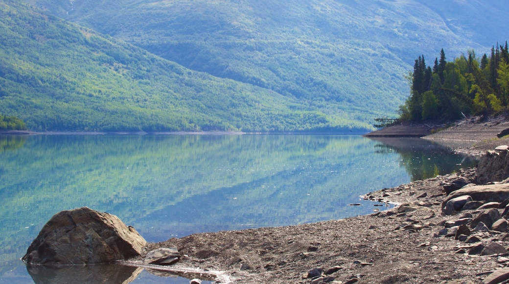 Eklutna Lake inclusief een meer of poel