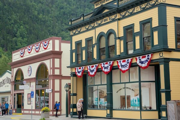Klondike Gold Rush National Historic Park featuring a small town or village