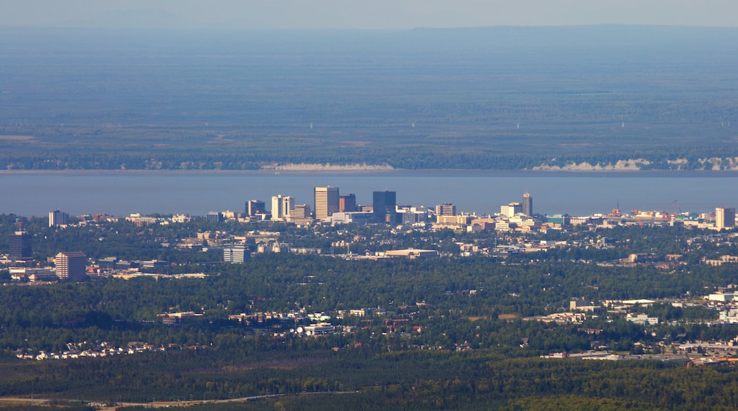 Flattop Trail bevat een stad