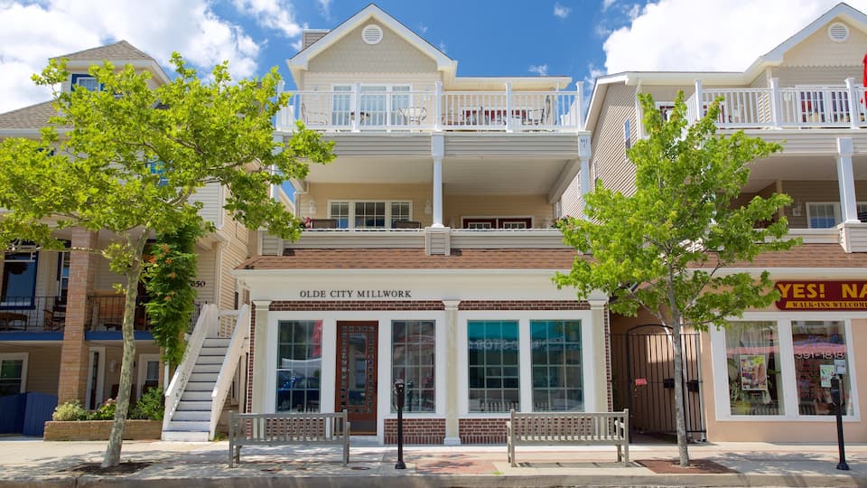 Ocean City showing street scenes and a house