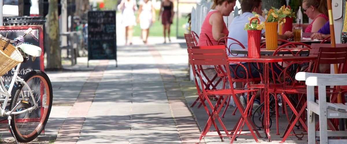 Ocean City ofreciendo comer al aire libre, escenas urbanas y escenas de café