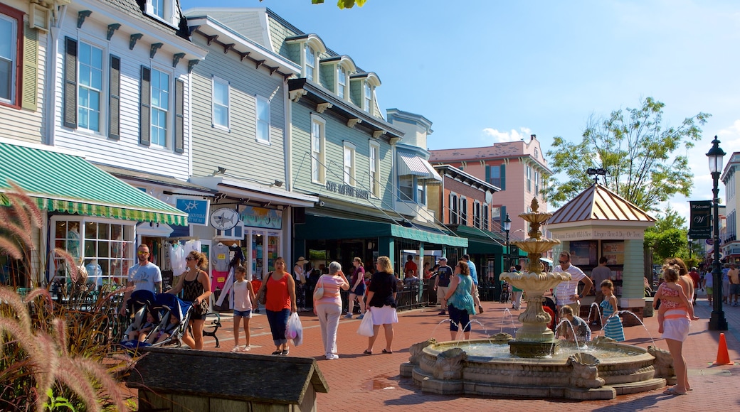 Cape May - Wildwood presenterar ett torg, en fontän och gatuliv