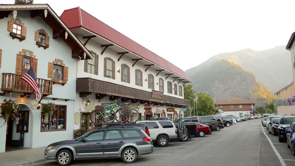 Leavenworth welches beinhaltet Straßenszenen