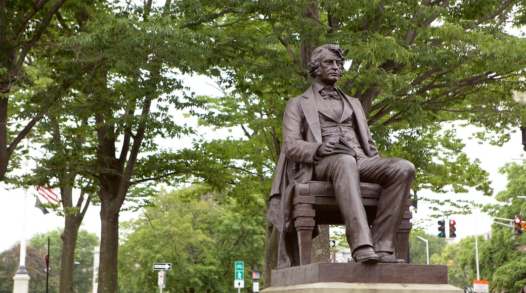 Cambridge showing a monument