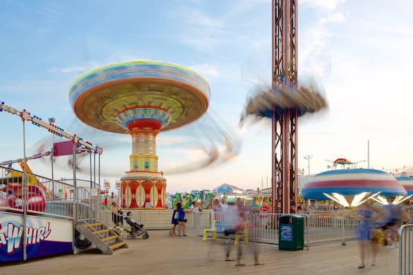 Casino Pier som inkluderar Äkattraktioner